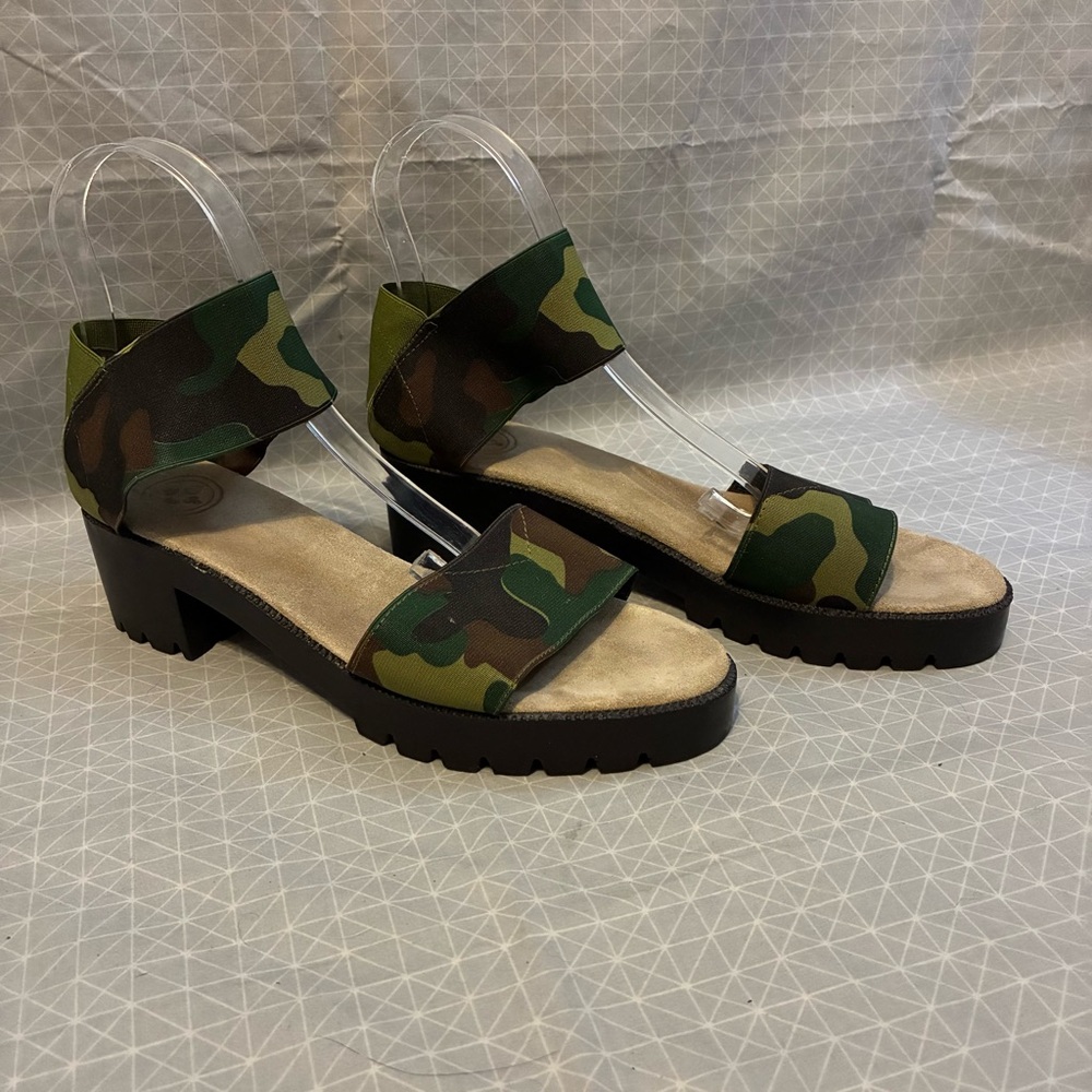 Charleston Shoe Company Monterey Sandals in Green Camo 10